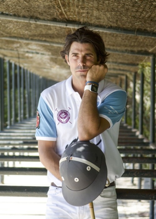 Posted : tinamotta.tumblr.com Fonte : Elle - Nacho Figueras [ is an Argentine polo player with a 6-g