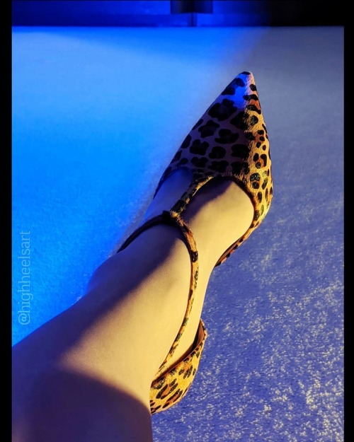 Late Night Details#latenightdetails #latenight #tstraps #leopardprint #leopardprintpumps #highheels 