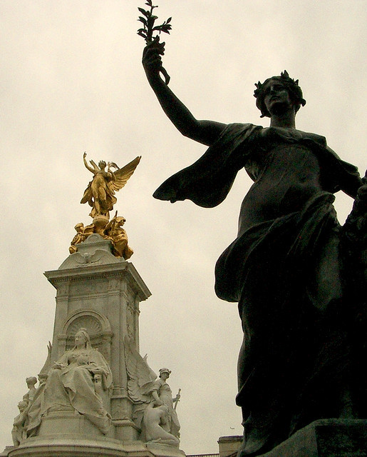 lost-in-centuries-long-gone: 2005-05-29 Buckingham Palace Monument 2 by [Ananabanana]