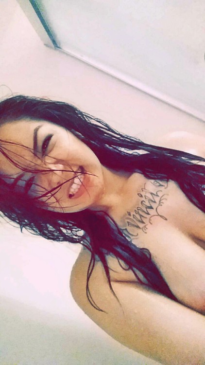 sazzy-pantz:  I love me my shower time 🚿  Wow