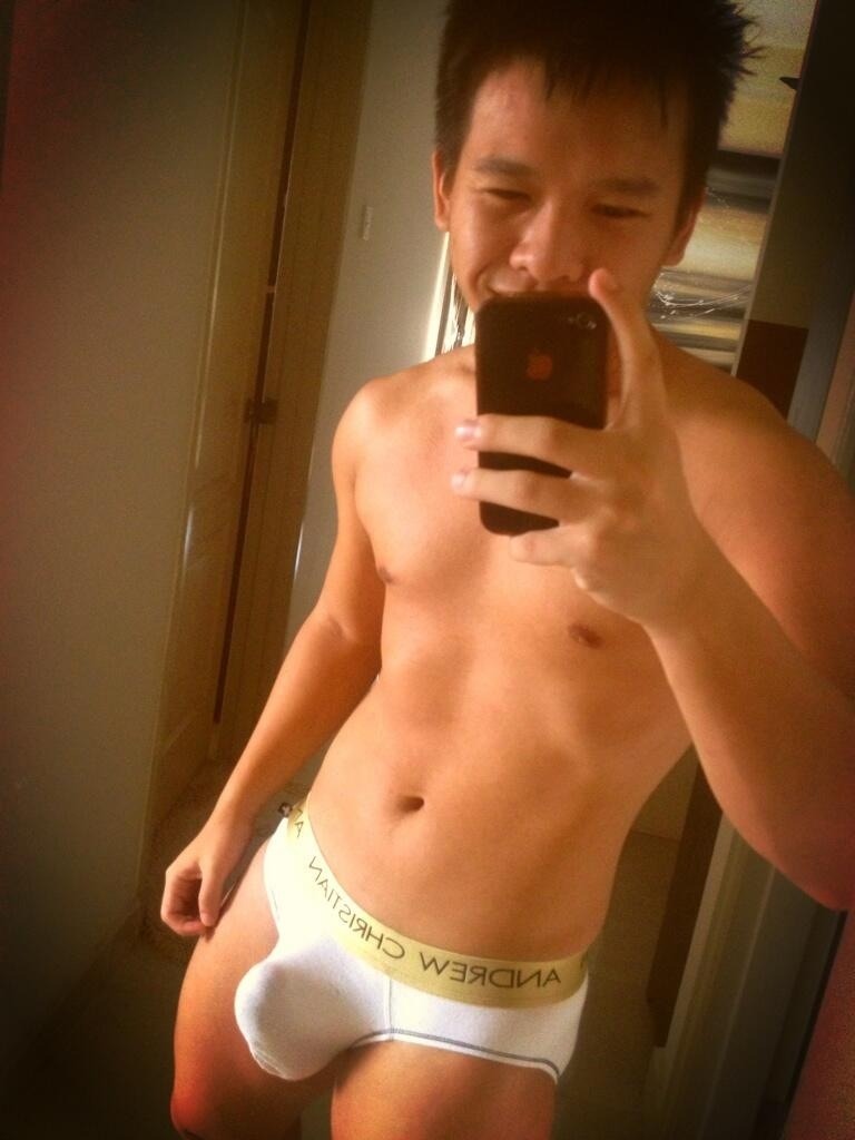 eroticsg:  Great bulge.