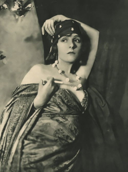 Norma Talmadgehttps://painted-face.com/