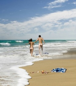 a-nudist-naturist-adventure:Quality time at the beach