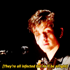 arab-e-lla:  mrmileskane: Alex realises the audience is singing too (◡‿◡✿)