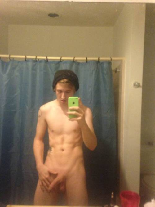 nakedguysfromkik:  Cute dank!!