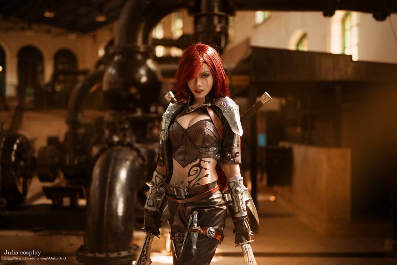 league-of-legends-sexy-girls:   Katarina Cosplay   O oO &lt;3