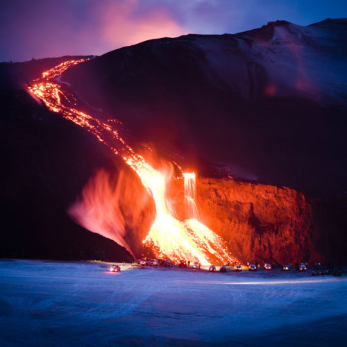 letsbuildahome-fr:Cars line up in the path of lava flowing down the Eyjafjallajkull volcano in Icela