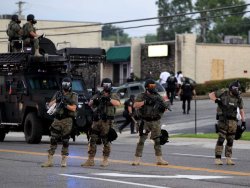 antoine-roquentin:  &ldquo;Why do these cops need MARPAT camo pants again,&rdquo; I asked on Twitter this morning. One of the most interesting responses came from a follower who says he served in the Army’s 82nd Airborne Division: “We rolled lighter