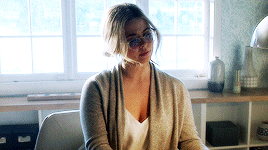 insomniacgifs:alison dilaurentis + glassespretty little liars: the perfectionists 1x01: ‘pilot’