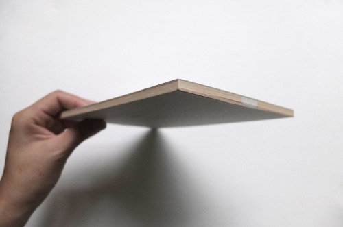 nosbooks: 《粉紅佛洛依德》是智海的情色速寫素描本，收錄他一系列一邊看成人A片一邊畫下的「人體寫生」。本書捕捉作者情慾高漲的瞬間，慾望與審美的眼光互相拉扯，金睛火眼，誠實地記錄紙上。 