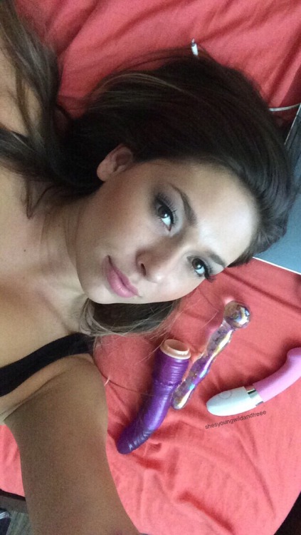 shesyoungwildandfreee:  Don’t forget to purchase my naughty Snapchat! You won’t regret it ;) see bio for details