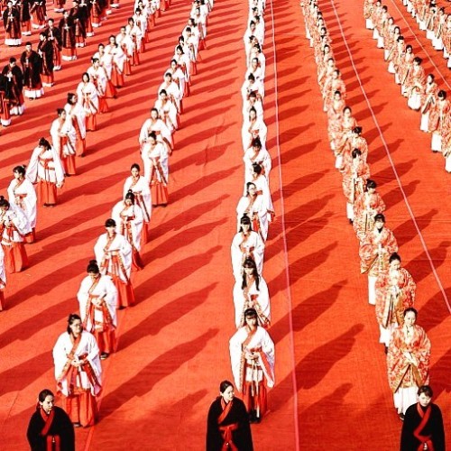 cgtnofficial: Dressed in Hanfu, the traditional Han Chinese people’s clothing, more than 500 h