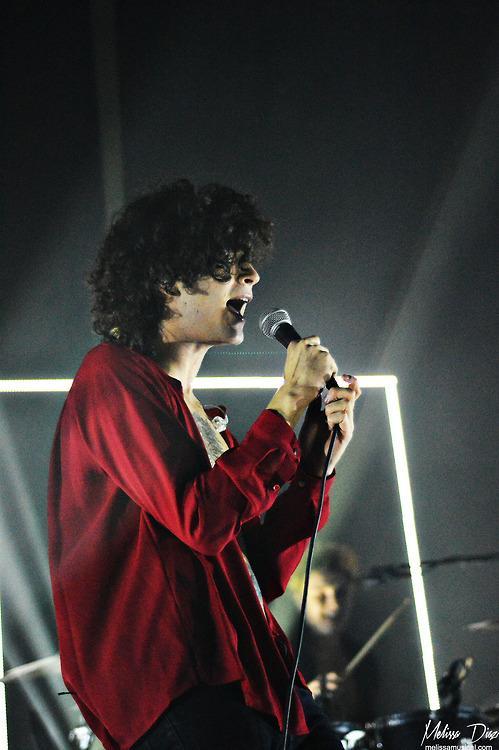 thegreathammbino:  tabswithunlimited0s:  Matthew Healy on stage at the Palladium, Hollywood  This co