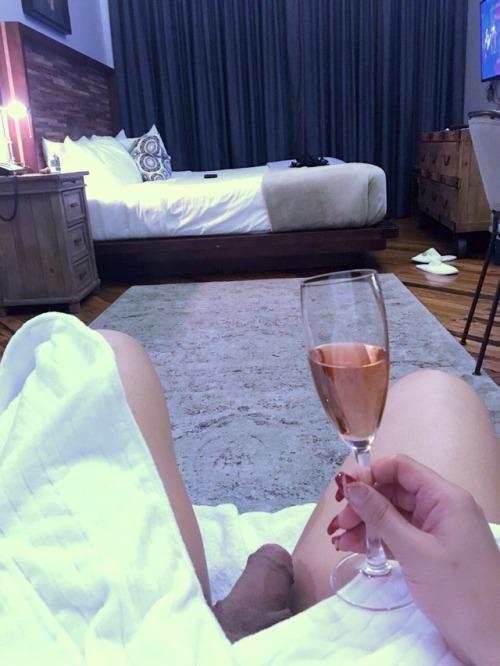 alannajanemarie: Cheers! Sexy