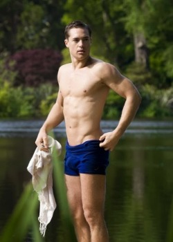 dudes-at-noon:  Alexander Dreymon