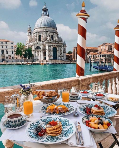 igitalia:#italia #venezia #venezia1600 #Buongiorno ragazzi, un tempo Venezia era un luogo deserto, d