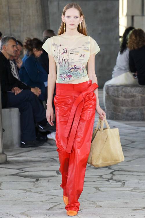 Paris Fashion Week saw the first collection designed by Jonathan Anderson for LOEWE. His designs inc