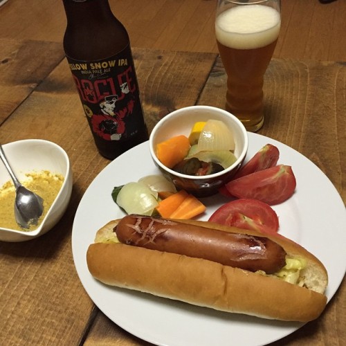  #hotdog #mustard #pickles #ratatouille #homemade #beer #craftbeer #IPA #rogue #yellowsnowipa