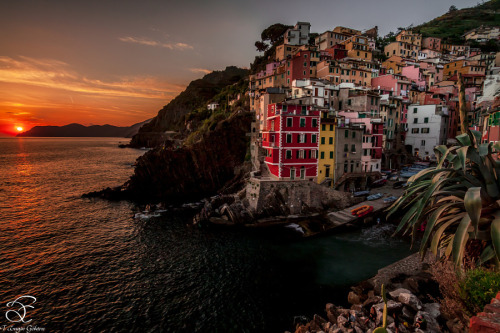 allthingseurope:Riomaggiore, Italy *by Engin Gokten