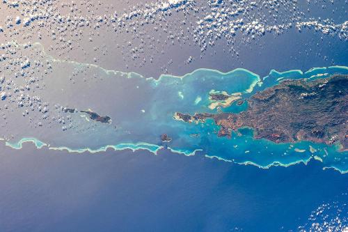 canadian-space-agency:Gorgeous photograph of New Caledonia taken in 2014 by cosmonaut Oleg Artemyev 
