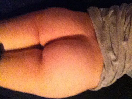 What a lovely ass!!!! Repost her ass often!!