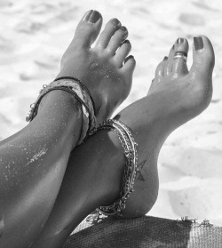 manchestersylph:I love beach feet :-)The