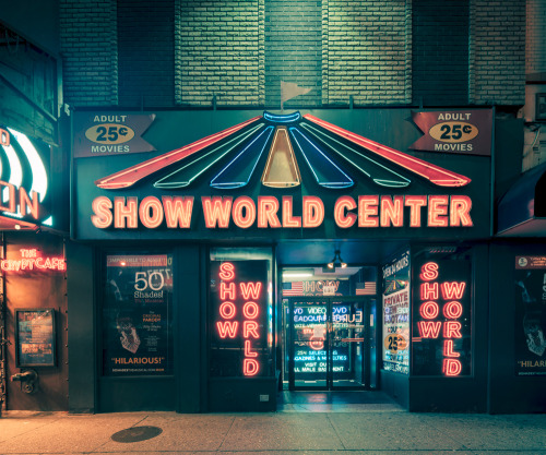 devidsketchbook: LIGHTS ON (New York City, 2013-2014) Photographer Franck Bohbot  ( 