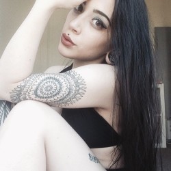 @lochnessimonster is about to log onto the @suicidegirls Periscope!!!! Who&rsquo;s exited!!!???? &lt;3