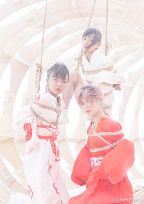 hajimekinoko:I was tied up by traditional Japanese shibari in desert in USA. Model AikaYoshioka Yume Ku- Shibari & Rope me