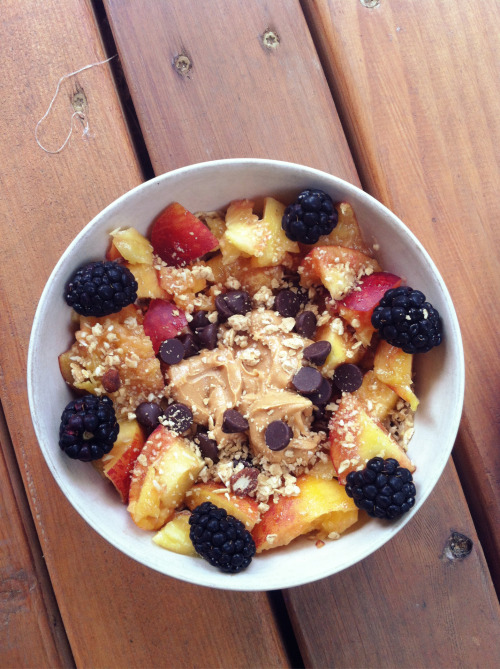 theperksofrecovery:  theperksofrecovery:  summer oatmeal  it’s time for summer again 