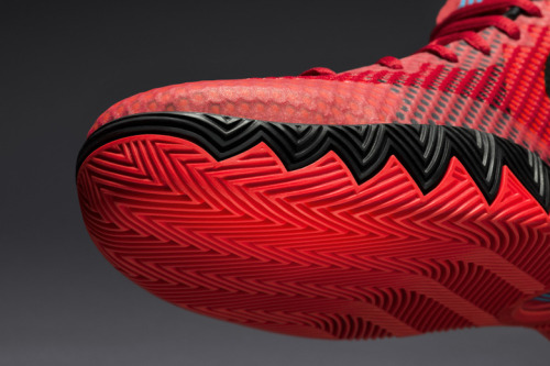 Porn crispculture:  Nike KYRIE 1 ‘Deceptive photos