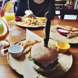 parfloral:  Fridays burger break (taken by