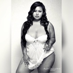 #Repost @Avaloncreativearts ・・・ First Shoot With Alexis @Motivatednfree  #Honormycurves