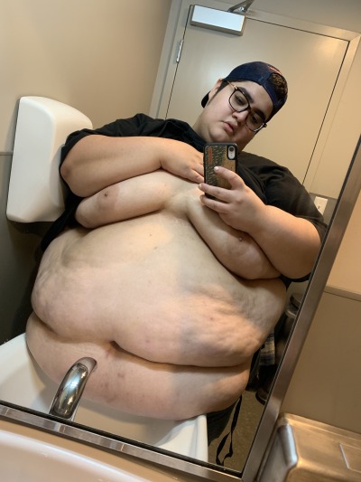 thenotorious-pig:Felt cute, might clear out a buffet later. Idk