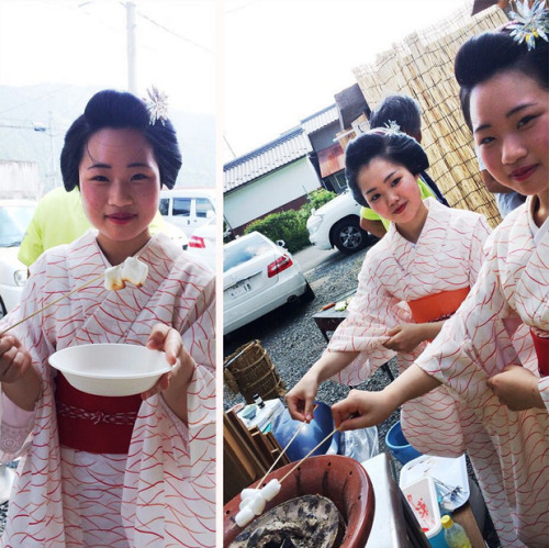 Umecho and Umechie of Umeno okiya (Kamishichiken) roasting marshmallows on August 2nd, 2015.Picture 