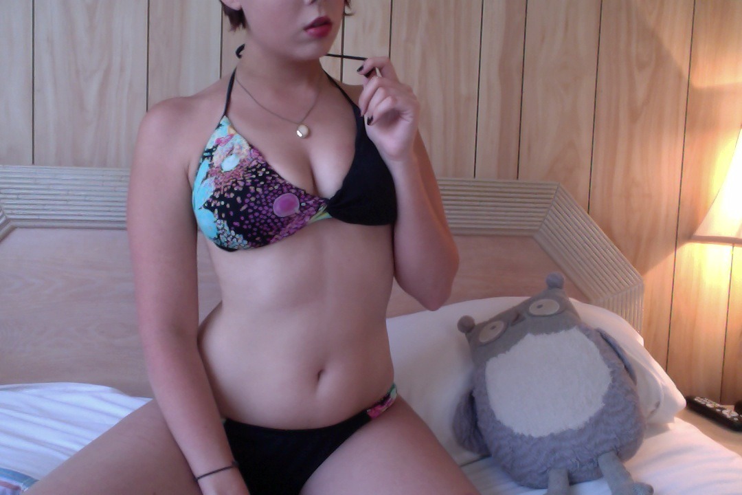baby-fatale:  I’m at the beach for the rest of the week. Prolly not gonna put clothes