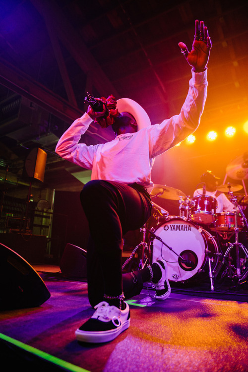 VANS HOUSE PARTIES | SAMOHTBrooklyn R&B singer Samoht is on the rise. The singer-songwriter just
