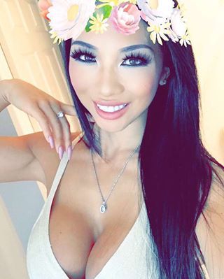 bimbo-housewife:  Lexi Vixi