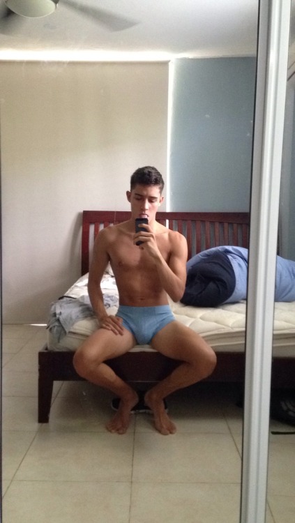 kingsaigon:  i’m going to a friend’s graduation and i don’t know what to wear 