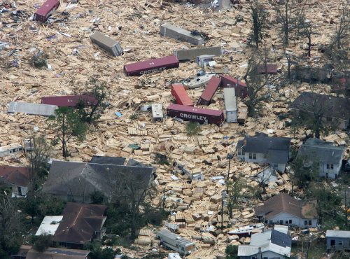 revolutionarykoolaid:  huffingtonpost:  These Are The Forgotten Images Of Hurricane Katrina When Hurricane Katrina pounded the Gulf Coast in 2005, photojournalists captured things nobody ever thought they’d see in a major U.S. city: homes submerged,