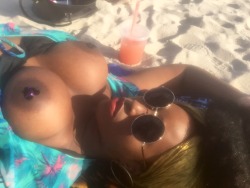 glamazontyomi:  Letting it hang out on the beach