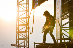 aluckymess:  Green Day at Rock the beach festival (by rockthebeachfestival) 
