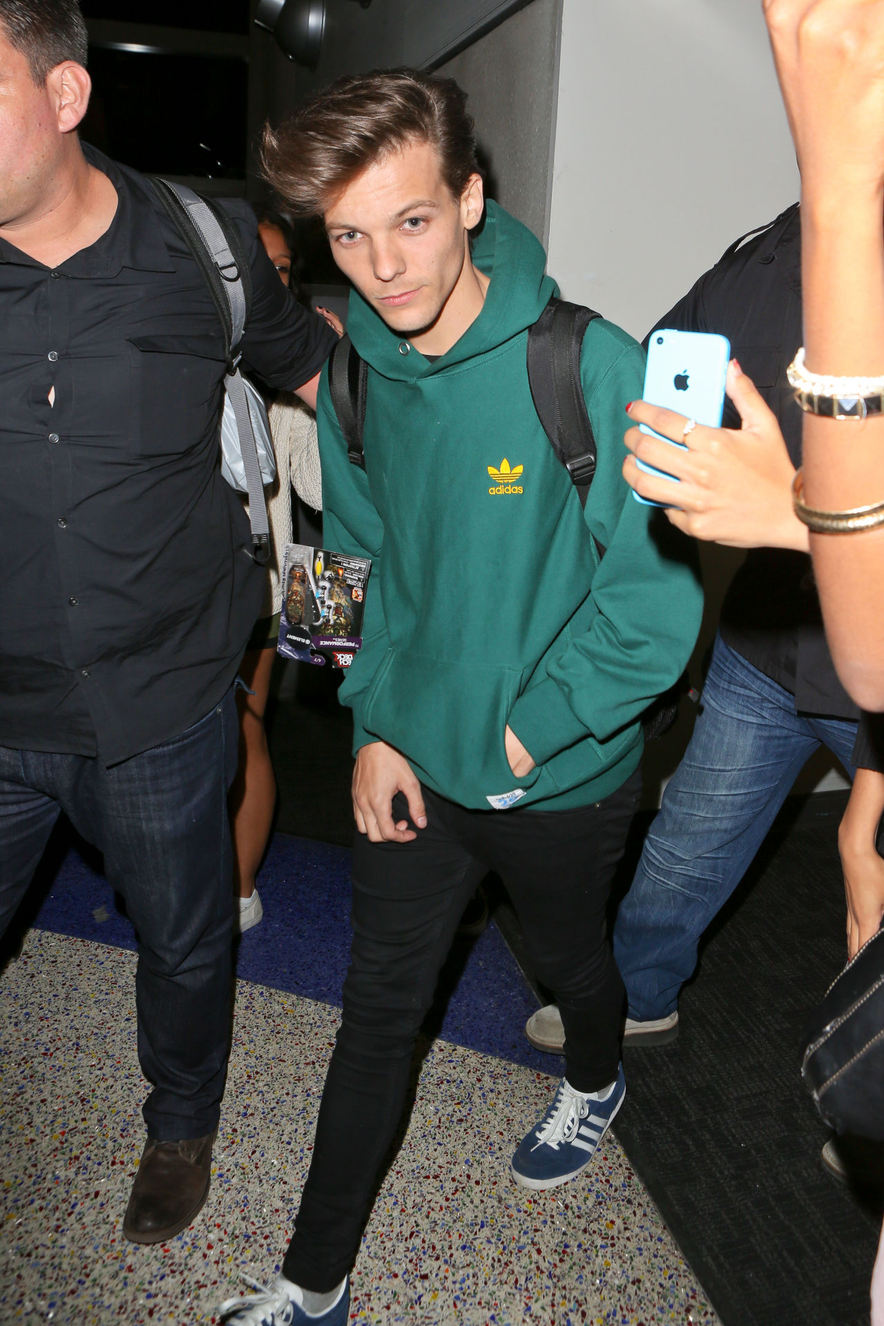 direct-news:  Louis arriving at LAX airport. 23/11/14 
