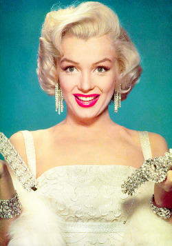 missmonroes:  Marilyn Monroe photographed