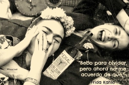 micazuza:Beber para esquecer,  mas agora eu não consigo lembrar o que . .
