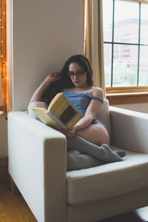 @sexyreadersworld @bibliophile-exhibitionism @girls-who-read @girlswithglassesassesandbreasts #model