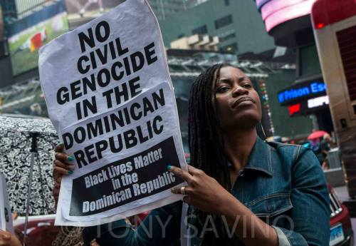 windadeptlives:  fuckyeahmarxismleninism:  New York City: Black Lives Matter in the Dominican Republic protest, June 15, 2015.Photos by Tony Savino  I see you fogo-av!