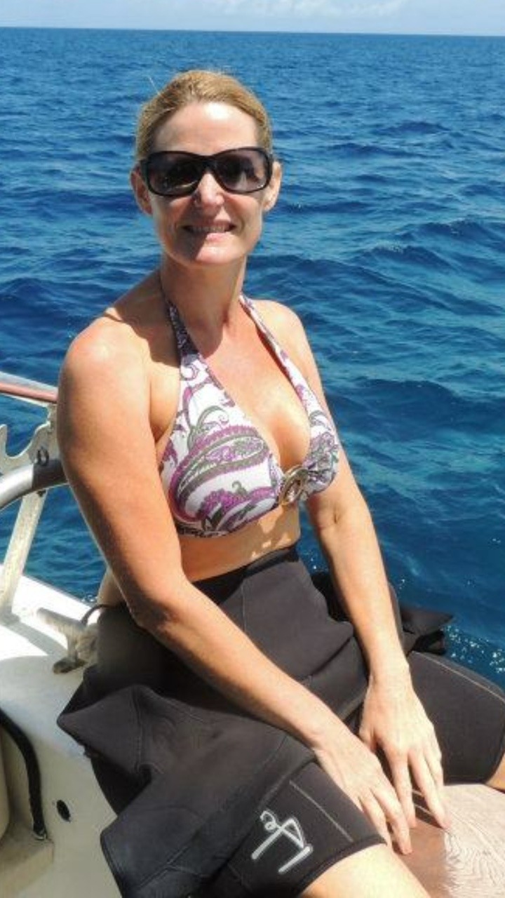 cummy4mommy:  When my wife and son disappeared for what seemed like hours I decided