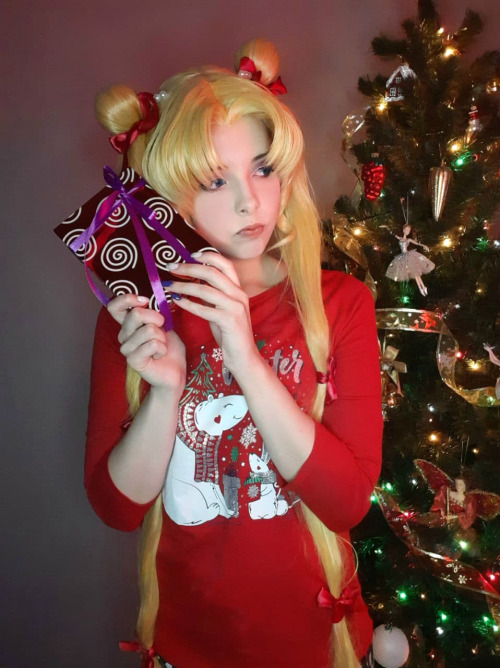 Merry Christmas and happy New Year! Usagi by @yuna_lex_cos