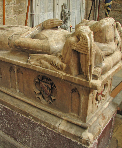 jeannepompadour:Tomb effigy of a woman from the de Burgeis family, St Mary’s church in Melton Mowbra